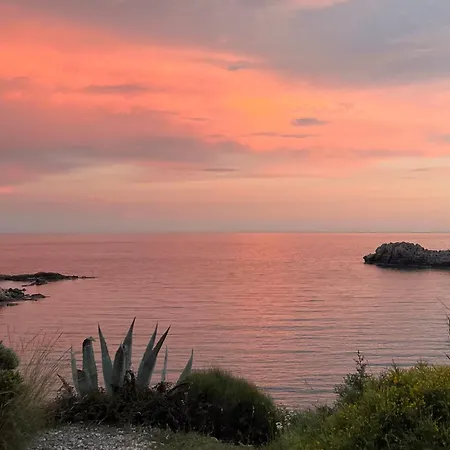 M&n * Archangelos (Rhodes)
